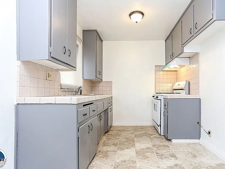 284 N Garnet Way — Photo 10