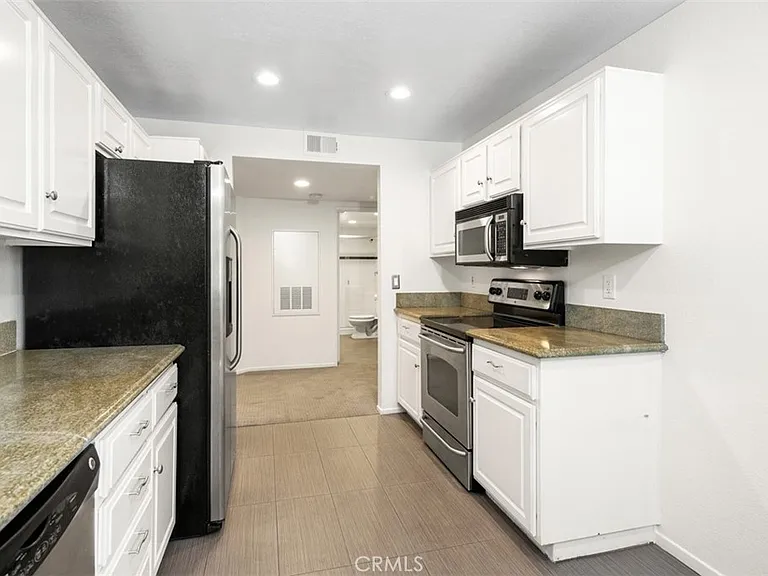 28 Corniche Dr #G — Photo 14