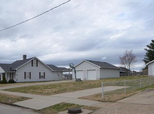 125 S Hudson Ave, Irvine, KY 40336