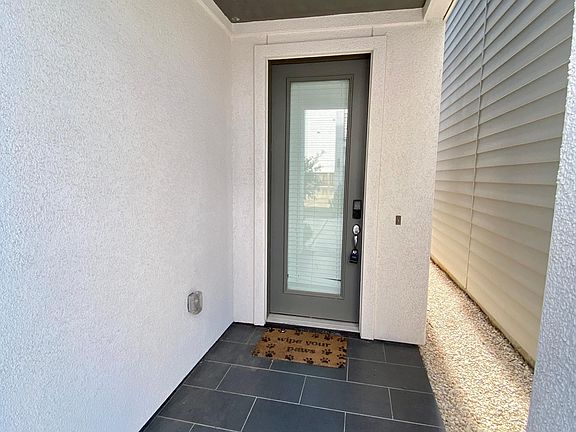 3rd image of 2629 Hutchins St
