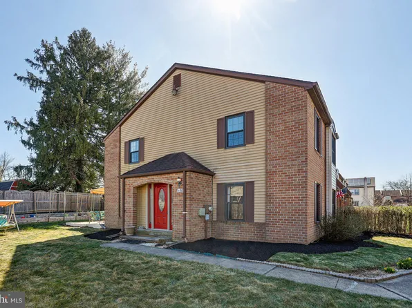 120 Hollybrooke Dr, Langhorne, PA 19047