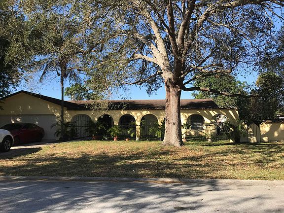 2nd image of 131 E Palm Dr