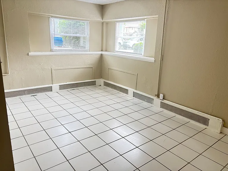Hoagland Apartments — Photo 2