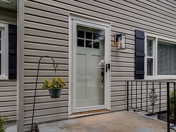 3rd image of 603 W Lake Ave