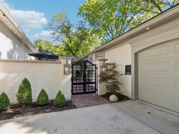 7907 Bristol Ct, Prairie Village, KS 66208