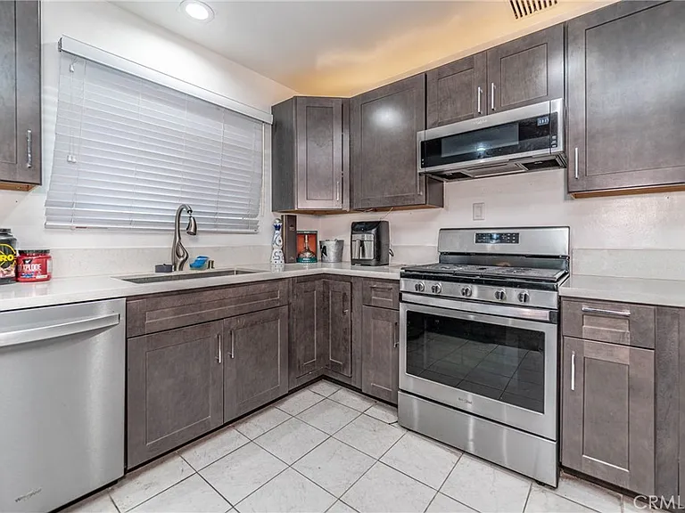 325 Cedar Ave #1 — Photo 11