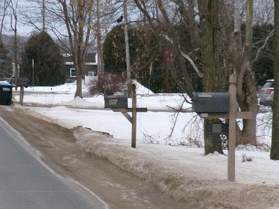 3rd image of 82 Moffitt Rd