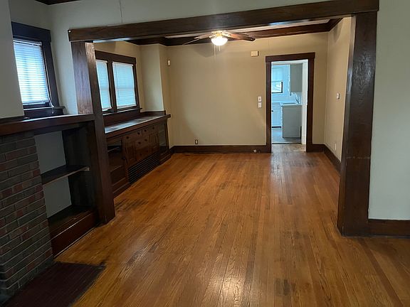 4th image of 2561 Bauman Ave