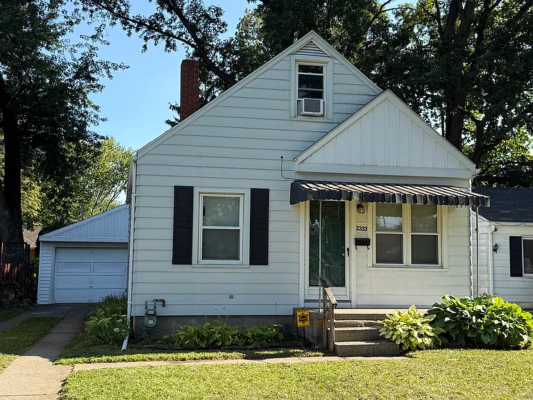 2333 Dunham St — Photo 1