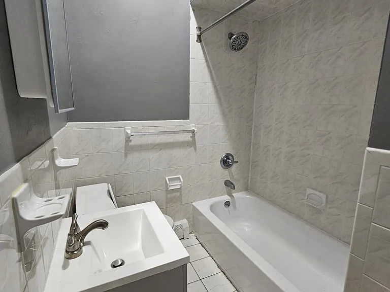84 Woodside Pl #C1 — Photo 11
