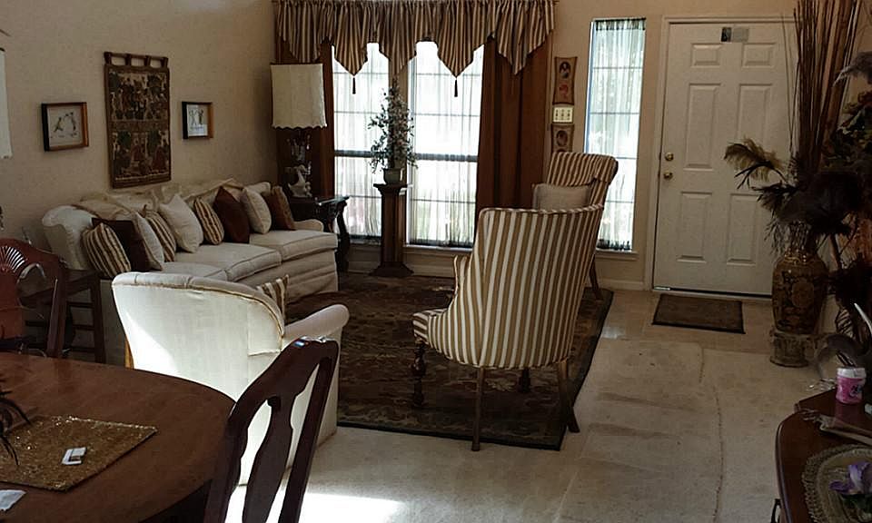 2nd image of 19243 Hopeview Ct