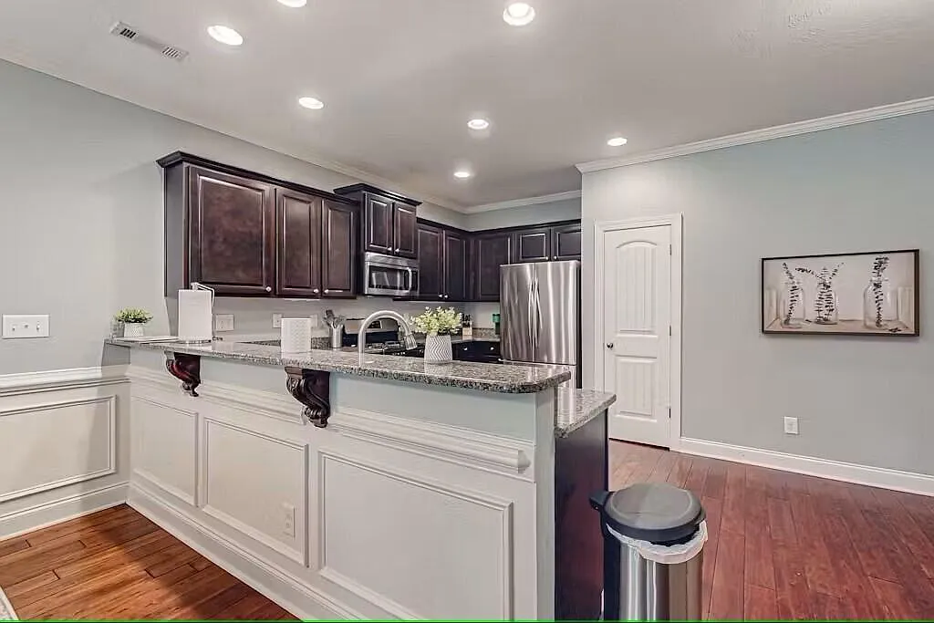 2 bed, 2.5 bath, 1973 sqft, $1,995 — Photo 4