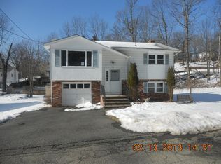 28-30 Fordham Trl, Hopatcong, NJ 07843