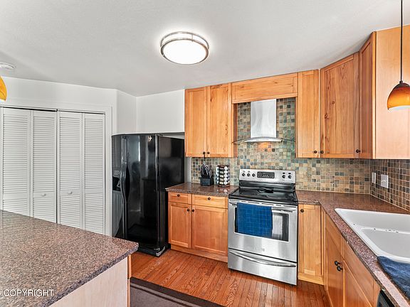 3rd image of 8020 Sabrina St