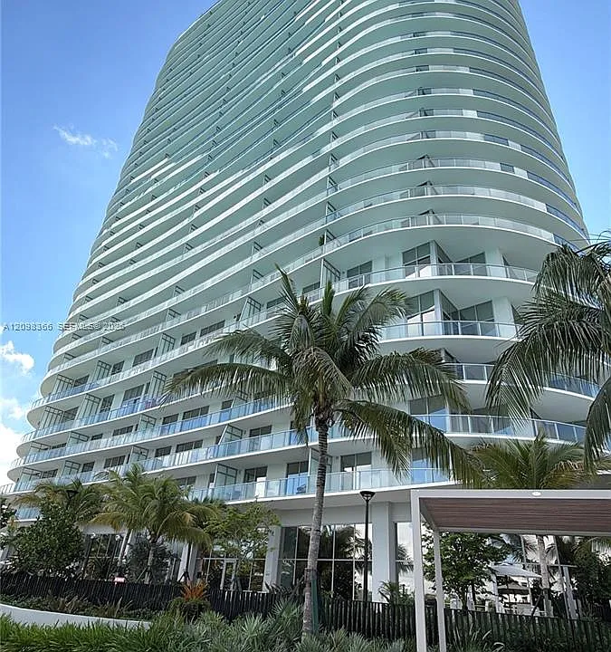 2411 Laguna Cir #408