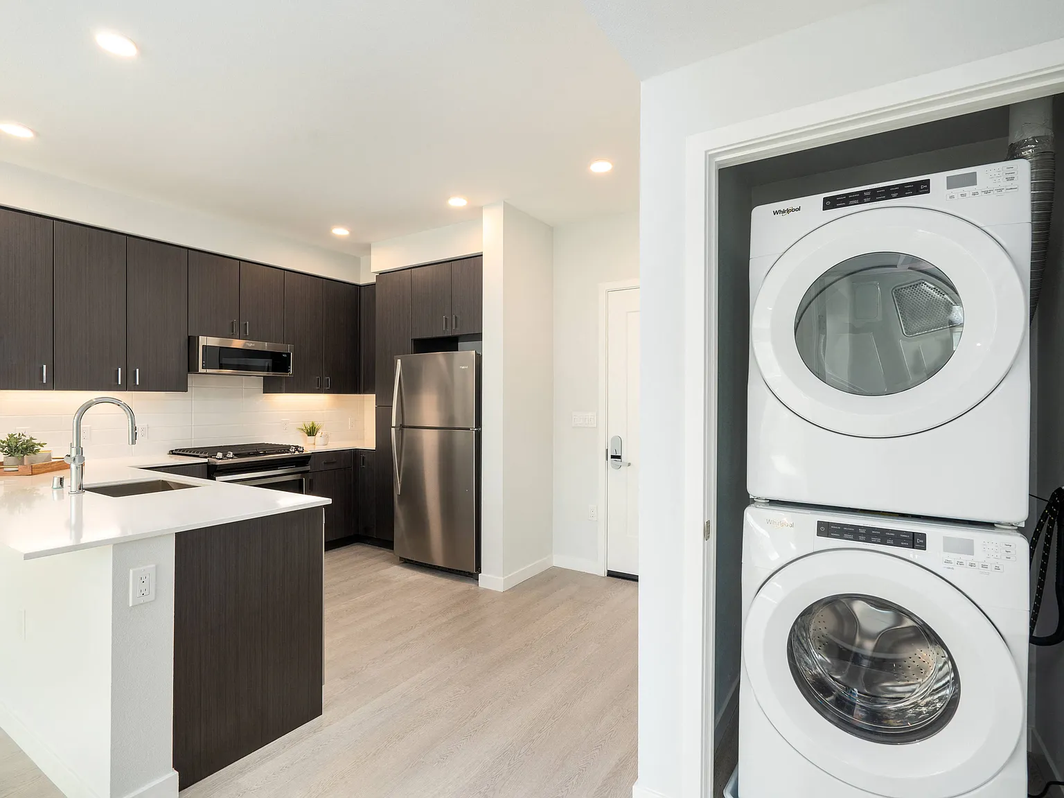 MV Apartments — Photo 3