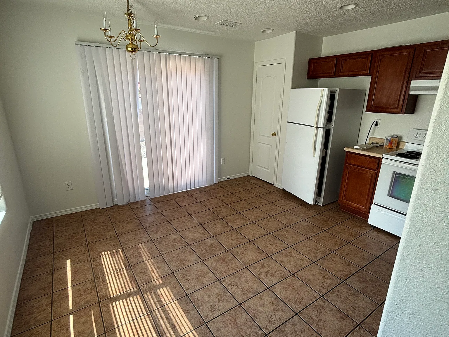 3 bed, 1381 sqft, $1,850 — Photo 3