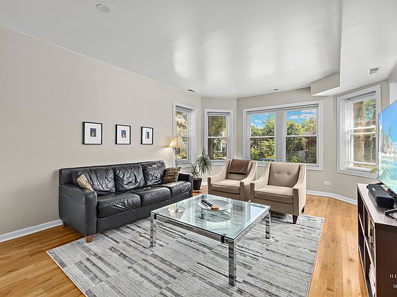 3rd image of 6312 N Fairfield Ave APT 1A