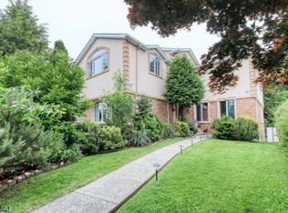 9 Azalea Dr, Wallington, NJ 07057