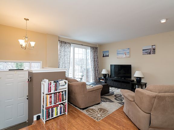 3rd image of 813 Bayard Ave