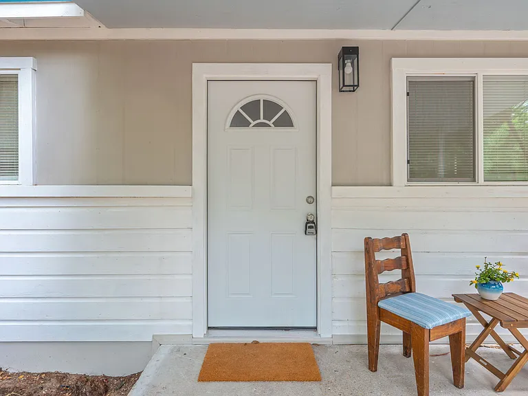 812 E Edney Ave — Photo 4