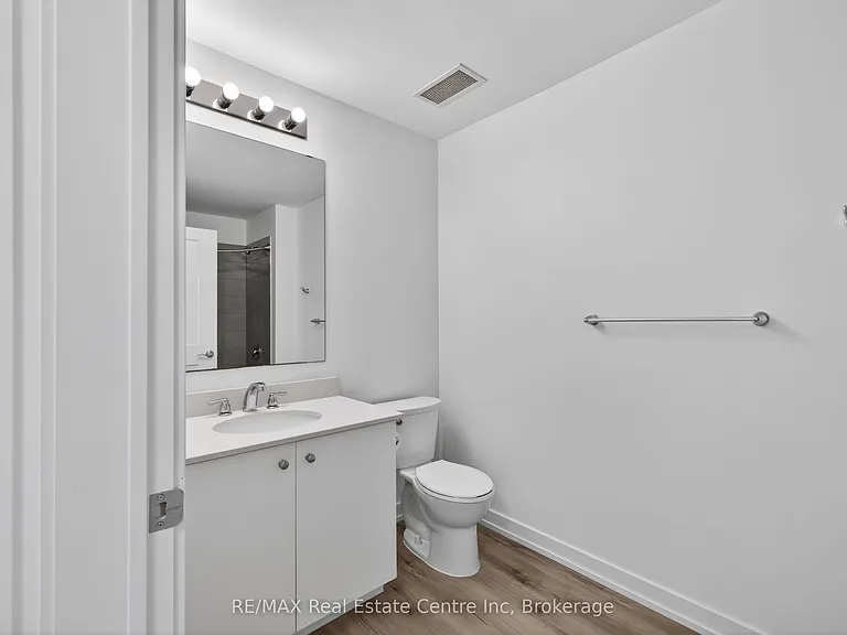 251 Northfield Dr E — Photo 24