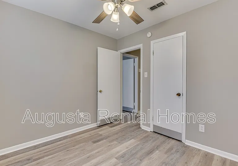 3330 Young Forest Dr — Photo 25