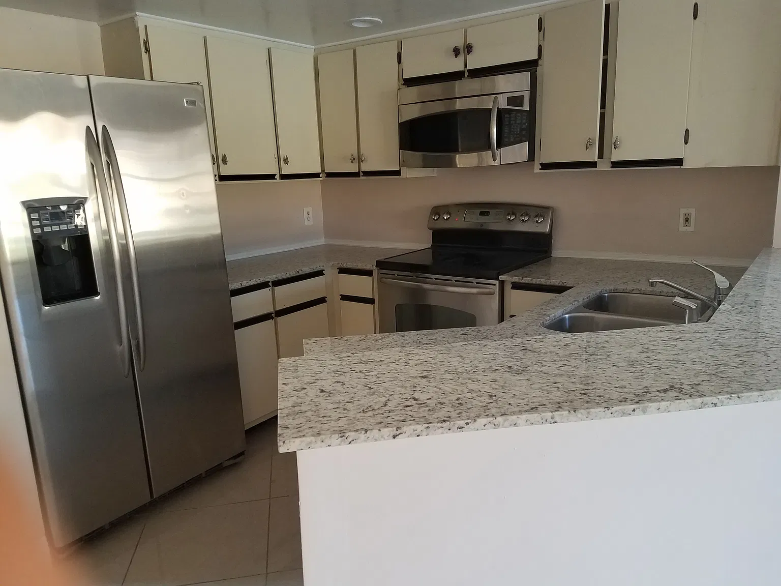 2 bed, 1032 sqft, $2,100 — Photo 2