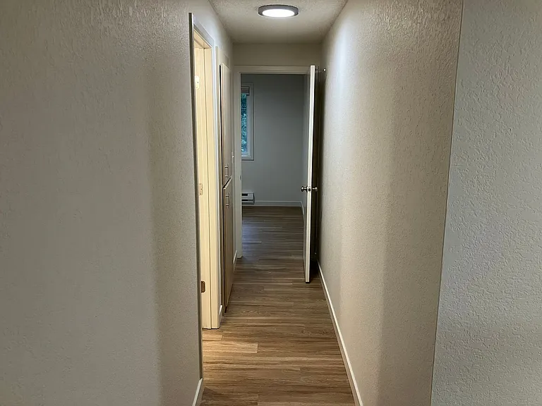 Cross Creek Apartments — Photo 34