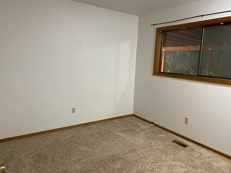2558 Troy Ct — Photo 22