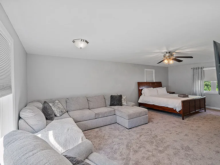 Bedroom 5 w/sitting area