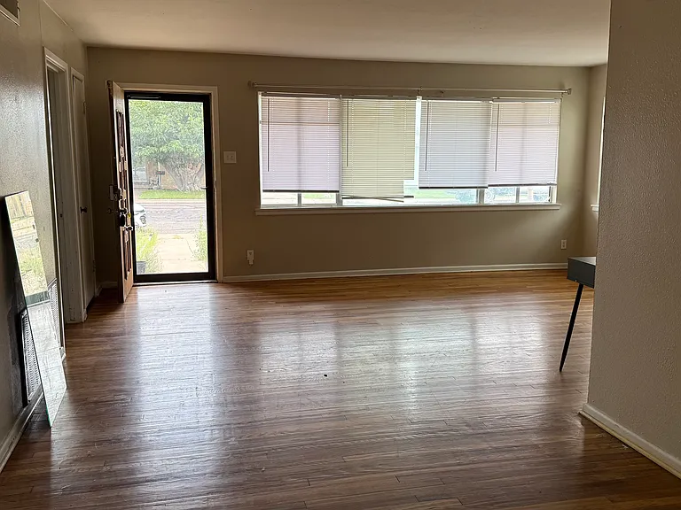 1800 Walnut Ave — Photo 4