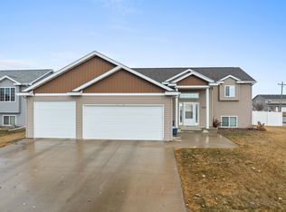 1211 34th Ave SE, Minot, ND 58701