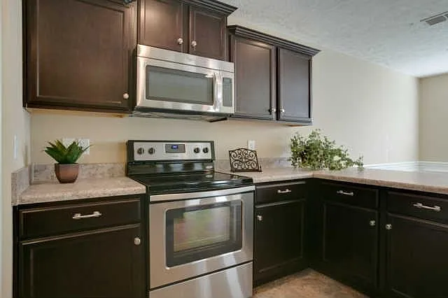 908 Azeri Ave — Photo 5