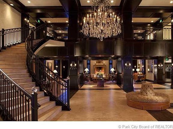 Entry/Foyer.