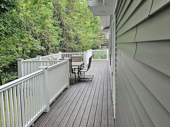 3rd image of 105 Cemetery Rd