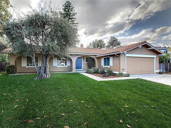 2nd image of 5871 Antigua Dr