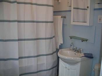 5th image of 823 Carpenter Ave