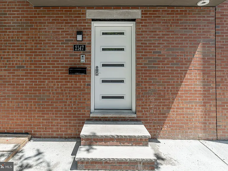 2147 Christian St #1 — Photo 2