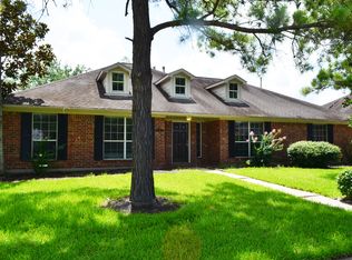 112 Clear Creek Meadows Dr, League City, TX 77573
