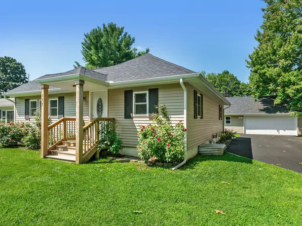 307 McCumber St, Buchanan, MI 49107