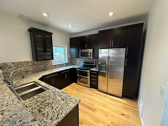 237 E 3rd Ave — Photo 9