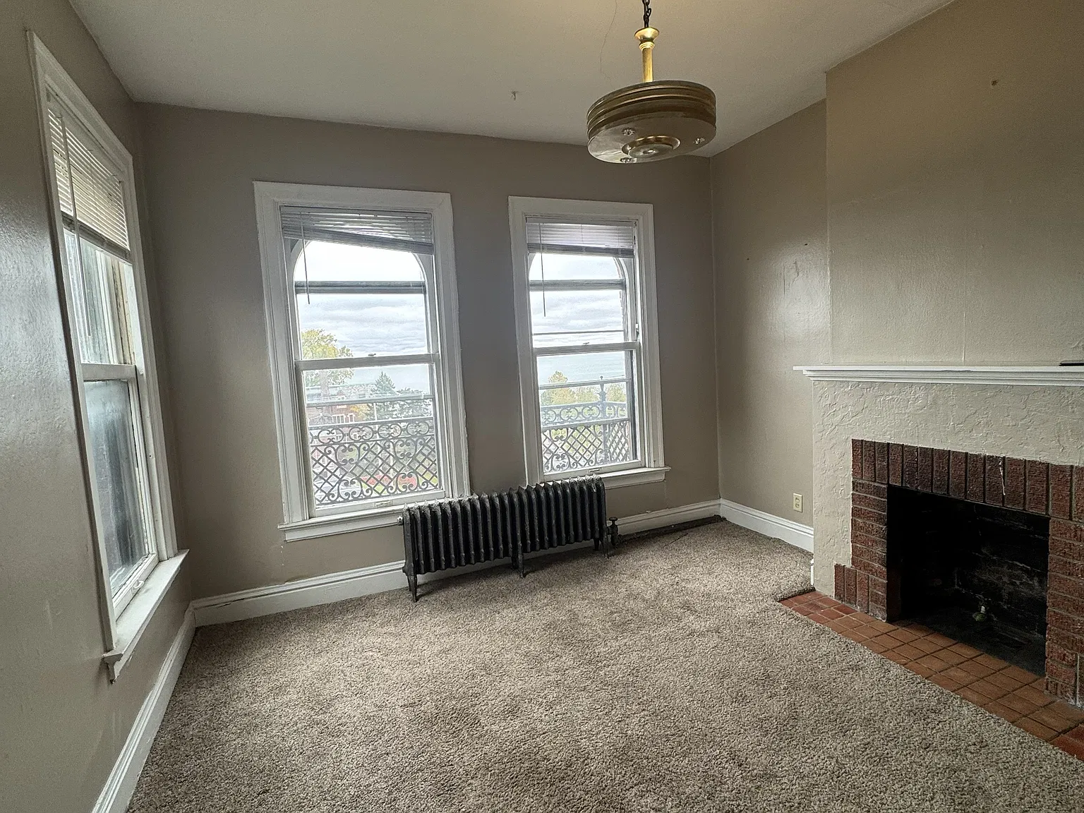 815 E 1st St — Photo 1