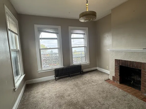 815 E 1st St APT 11, Duluth, MN 55805
