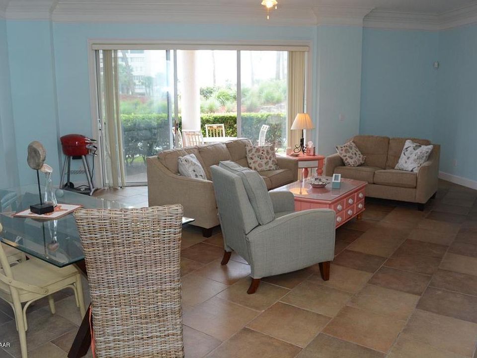 Grand living room