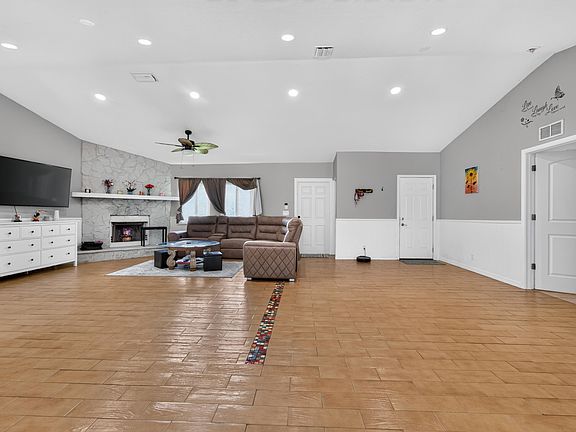 5th image of 17546 PRADO Boulevard