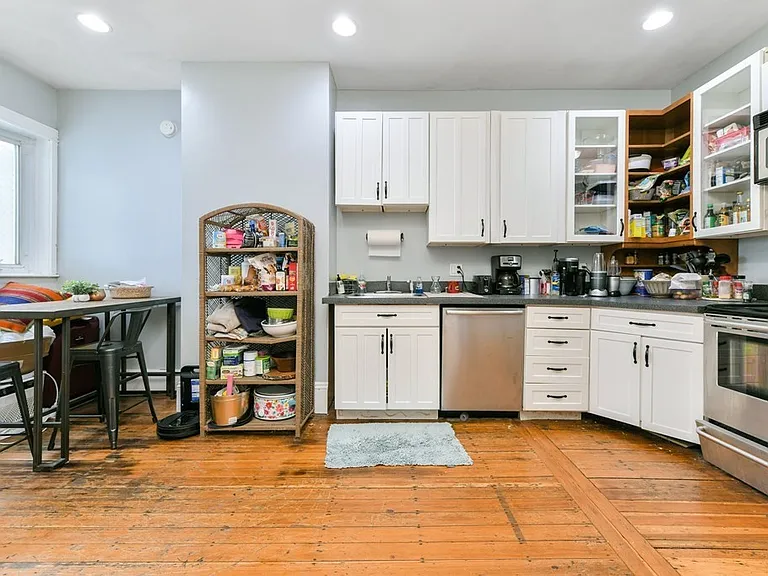 748 E 3rd St #1 — Photo 7
