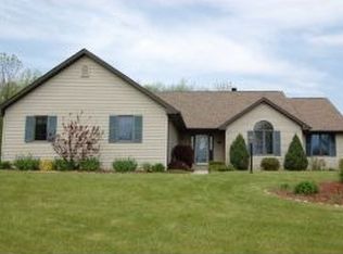 2710 Monarch Cir, Sheboygan, WI 53083