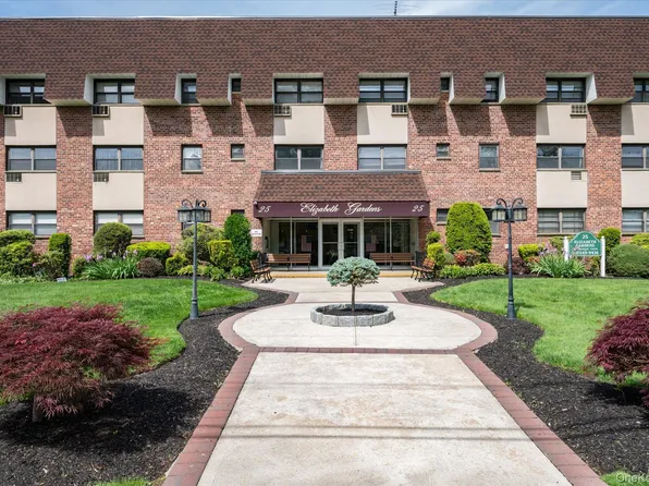 25 Elizabeth Street #2N, Farmingdale, NY 11735