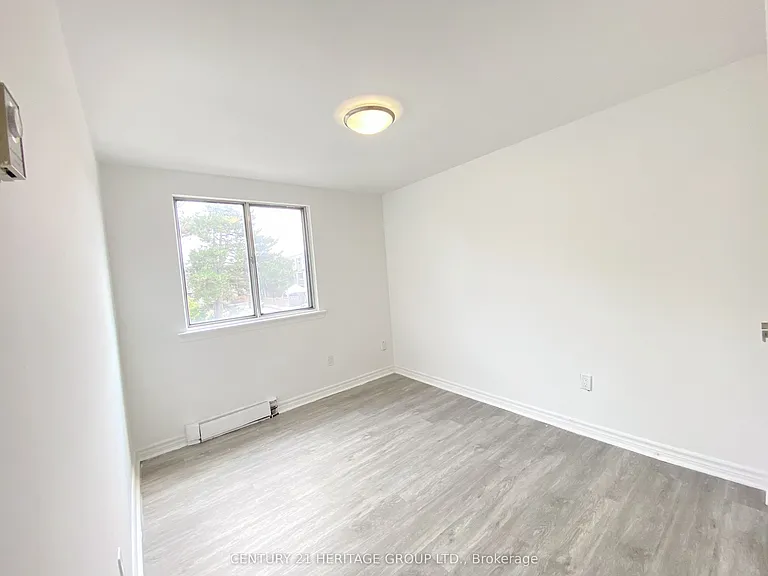 7555 Goreway Dr #5 — Photo 13